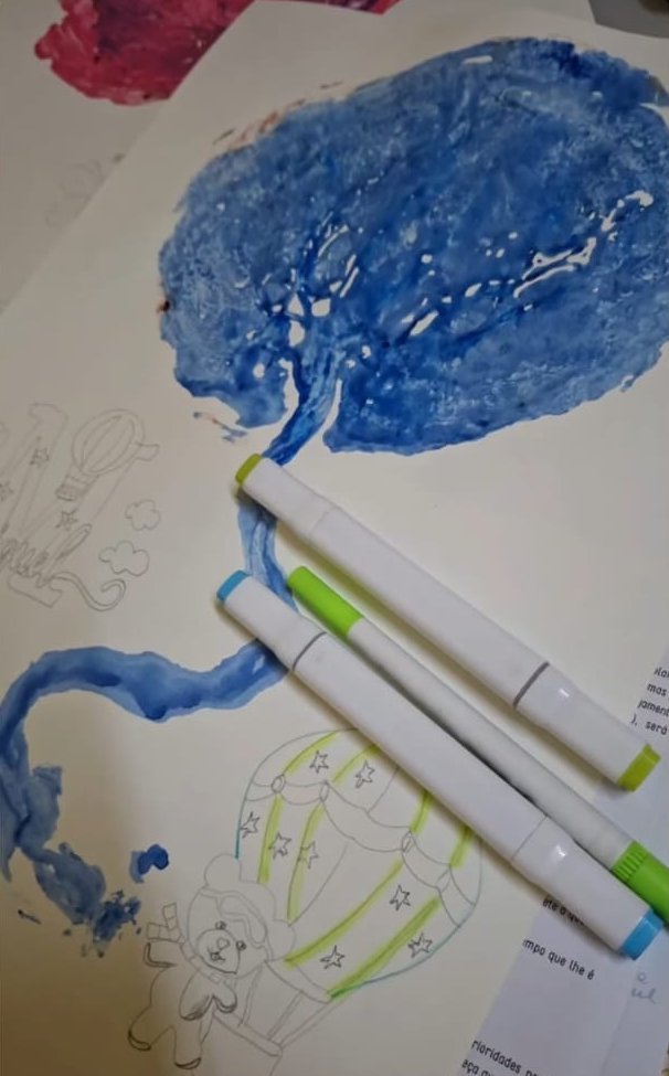 Placenta print em azul com ilustração para o bebê
